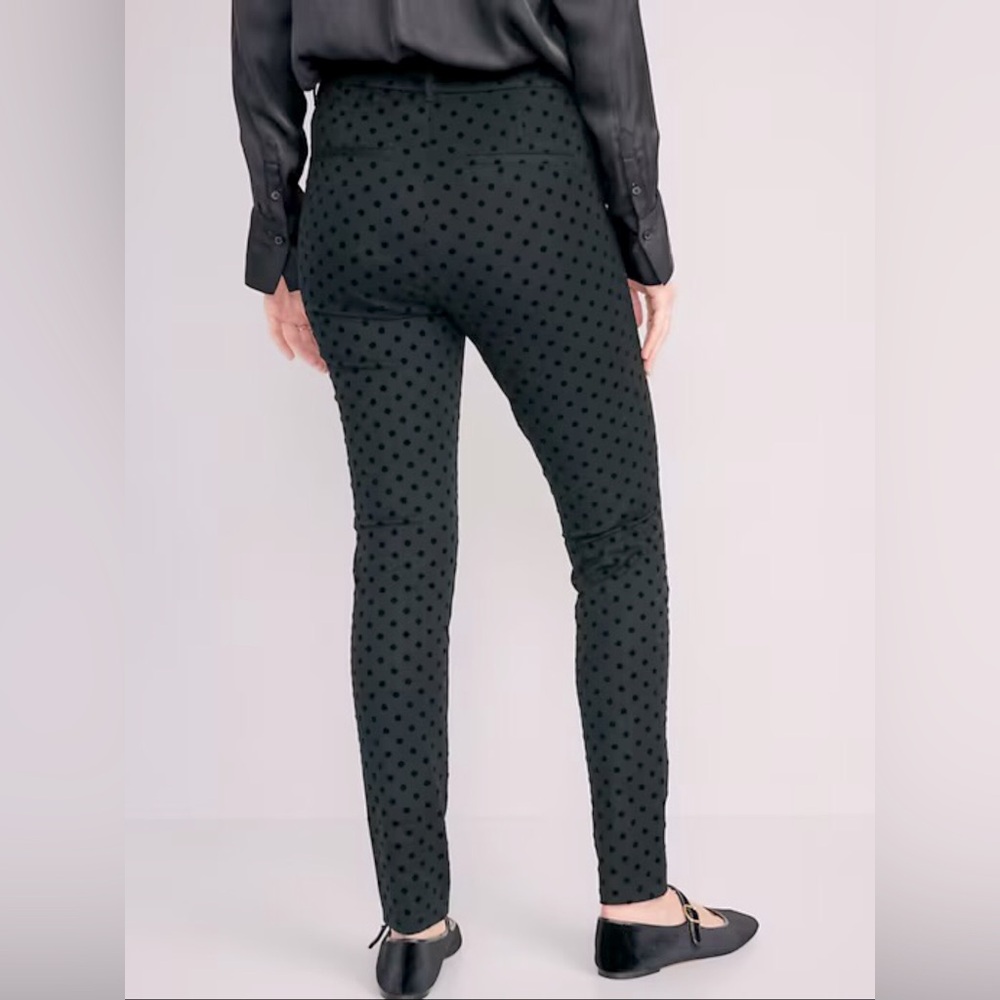 NWT 16- Old Navy black polka dot skinny pants